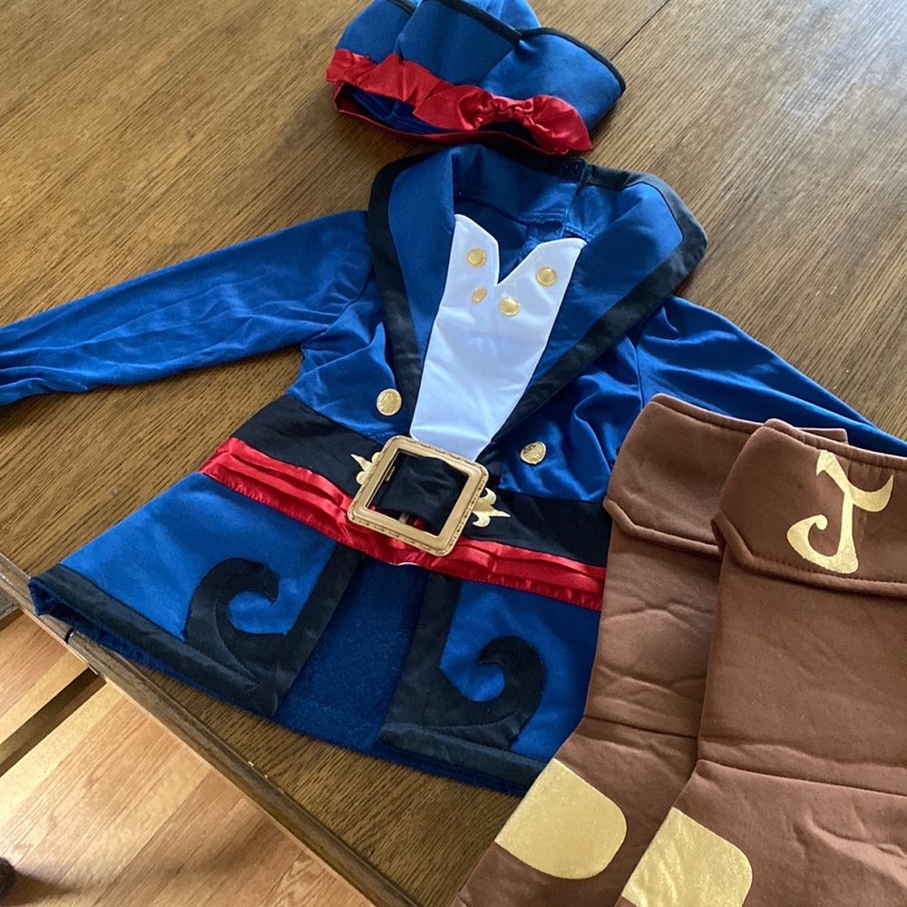 Disney jake and the neverland pirates size 3-4t Halloween costume